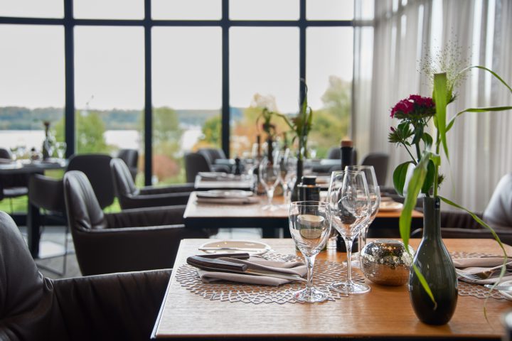 Gedeckte Tafel im Golf- und Sporthotel Wiesensee